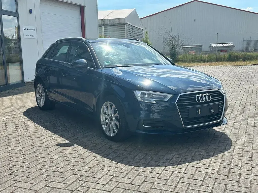 Gebraucht Audi A3 Design 116 PS (85 kW) 2019 Blau Limousine