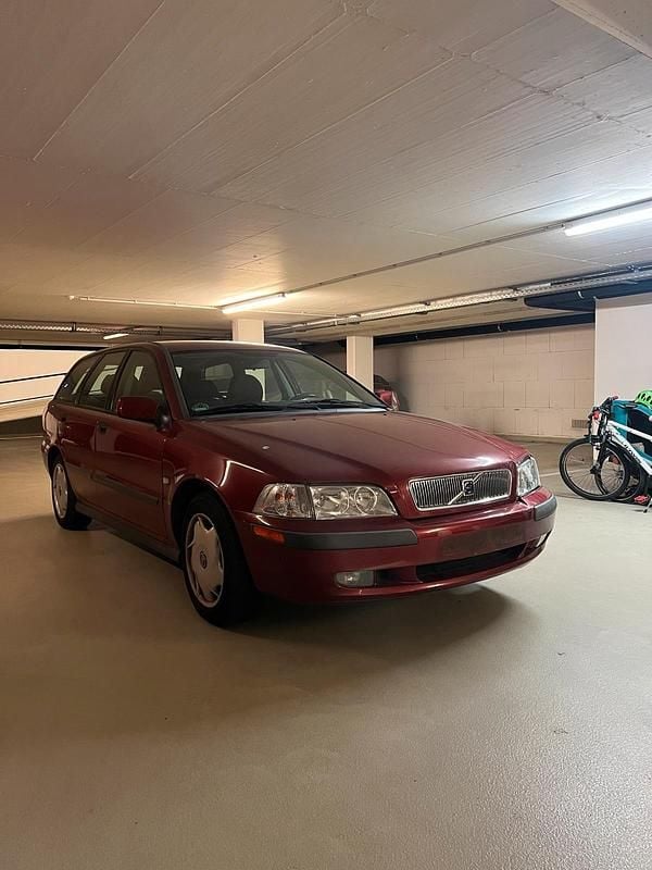 Gebraucht Volvo V40 122 PS (89 kW) 2001 Rot Kombi