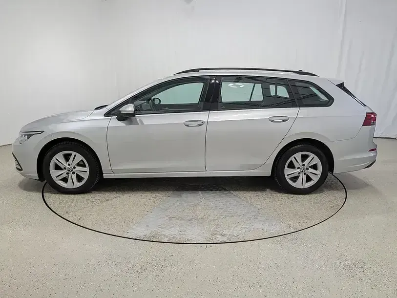 Gebraucht VW Golf VIII Life 131 PS (96 kW) 2024 Reflexsilber metallic Kombi