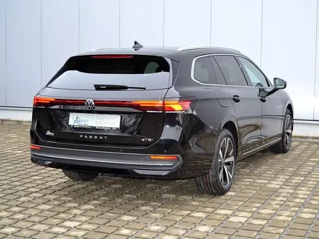 Gebraucht VW Passat Business 150 PS (110 kW) 2024 Grenadillschwarz metallic Kombi