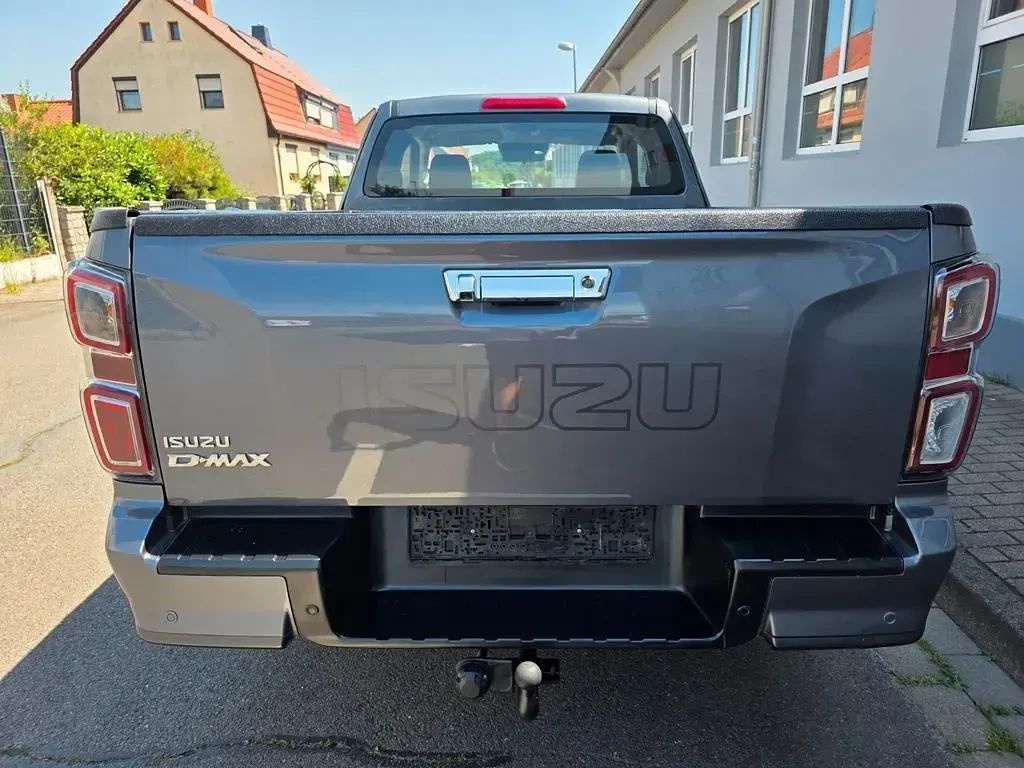 Gebraucht Isuzu D-Max 163 PS (119 kW) 2022 Grau Pickup
