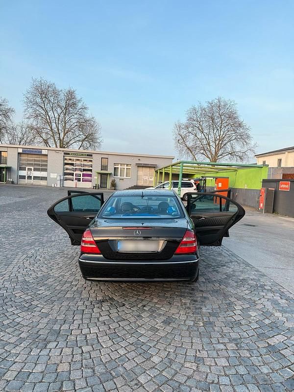 Usado Mercedes 320 2003 Negro Berlina