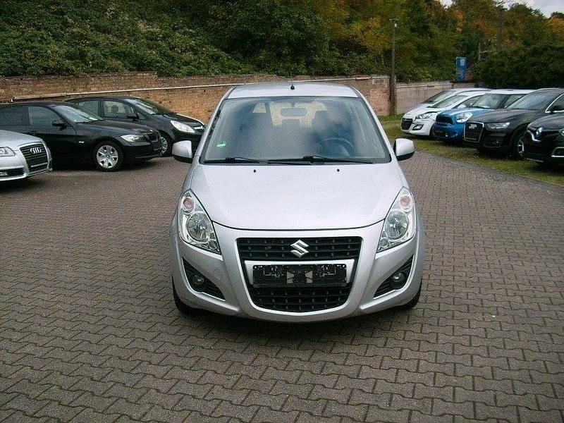Silber Gebraucht 2013 Suzuki Splash Active+ Kleinwagen | 4.499 € (Fairer Preis) - Bild 1/4