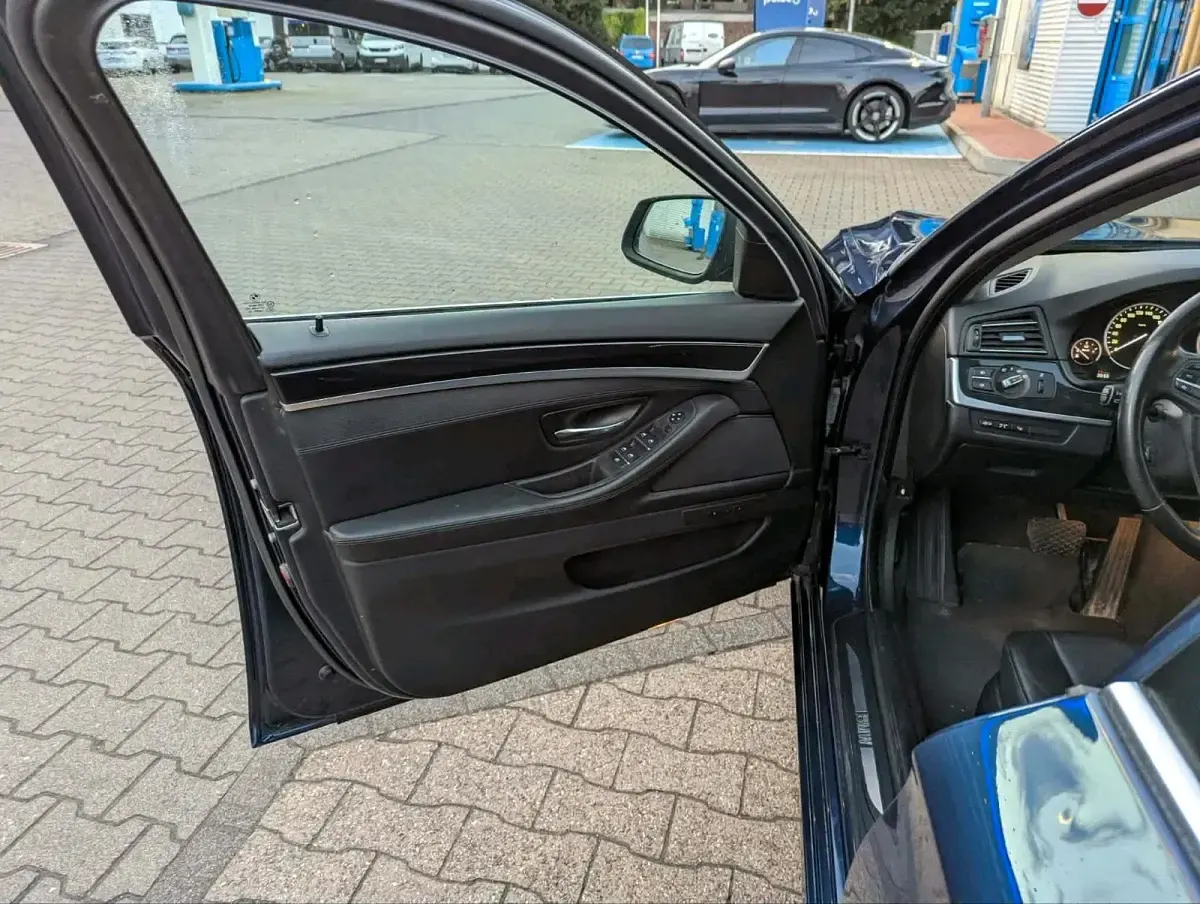 Gebraucht BMW 530 258 PS (189 kW) 2013 Blau Kombi