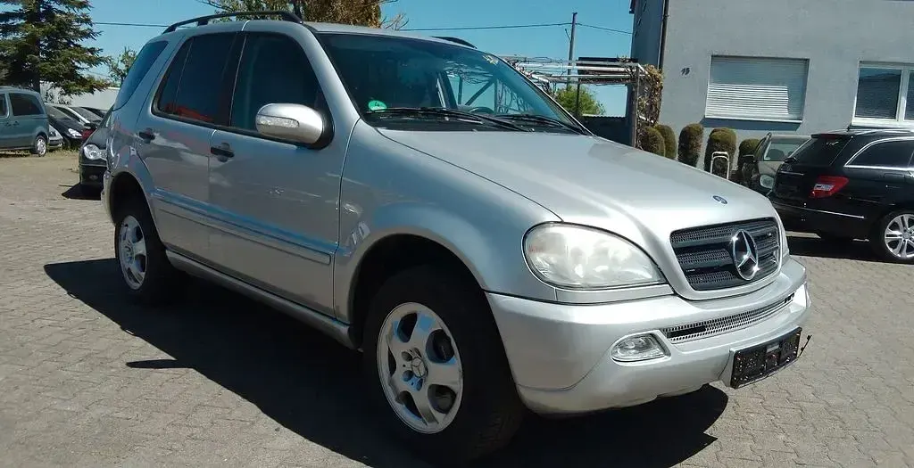 Gebraucht Mercedes ML270 Edition 163 PS (119 kW) 2003 Silber SUV