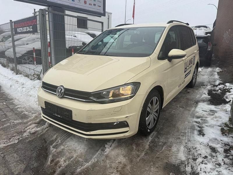 Beige Gebraucht 2019 VW Touran Comfortline Van / Kleinbus | 7.790 € (Superpreis) - Bild 1/4