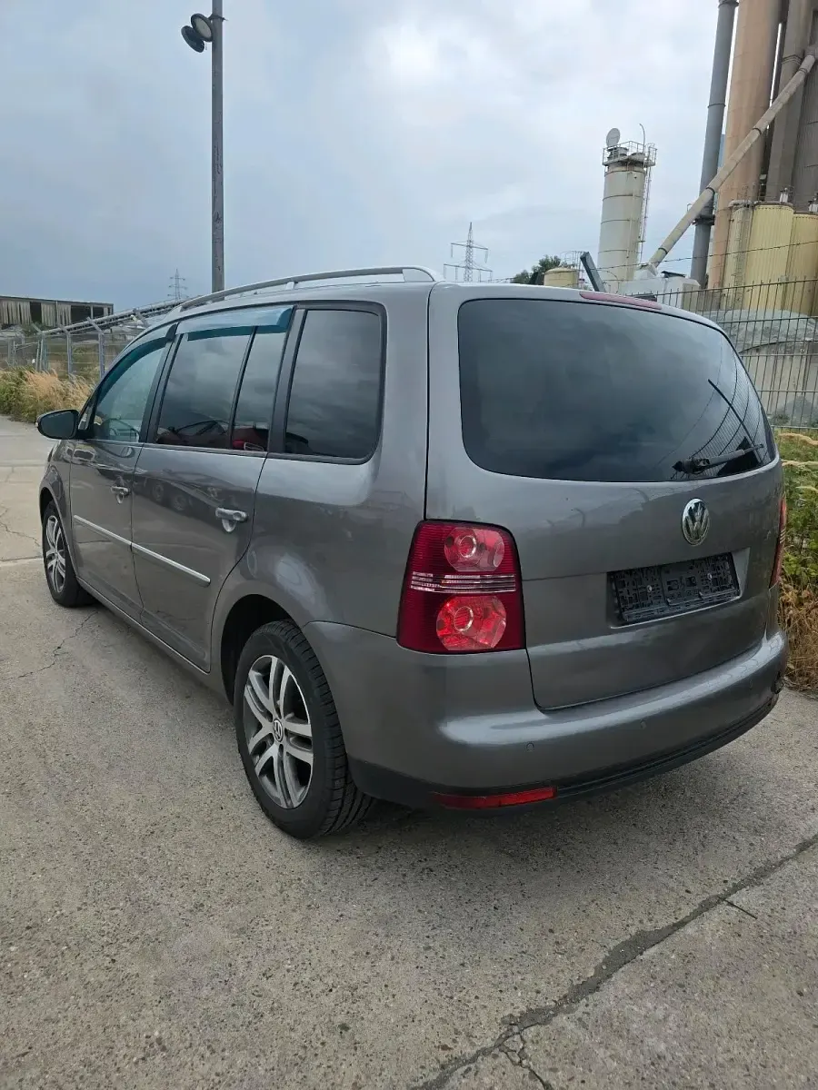 Gebraucht VW Touran 140 PS (102 kW) 2010 Grau Van / Kleinbus