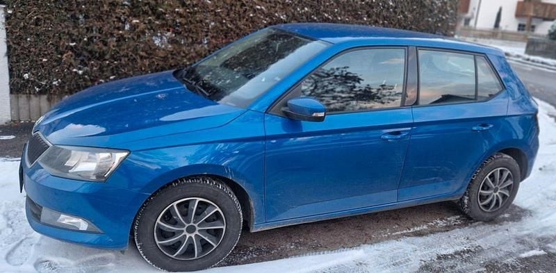 Blau Gebraucht 2017 Skoda Fabia Kleinwagen | 9.500 € (Fairer Preis) - Bild 1/4