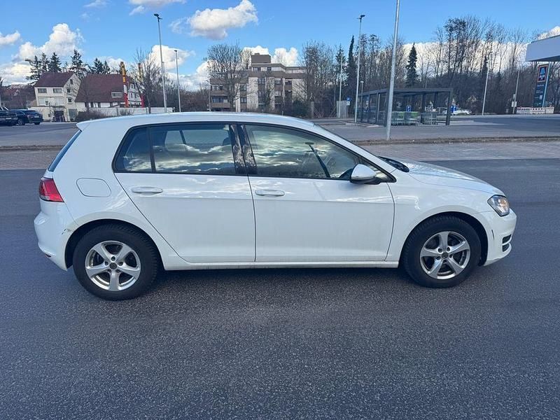 Gebraucht VW Golf VII Trendline 105 PS (77 kW) 2013 Weiß Limousine