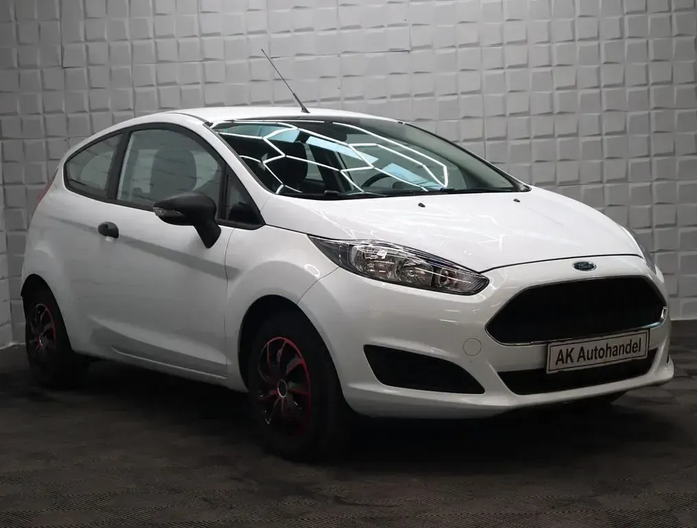 Gebraucht Ford Fiesta Ambiente 60 PS (44 kW) 2017 Weiß Kleinwagen