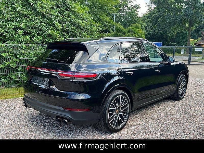 Schwarz Gebraucht 2017 Porsche Cayenne Chrono SUV | 58.900 € - Bild 1/4