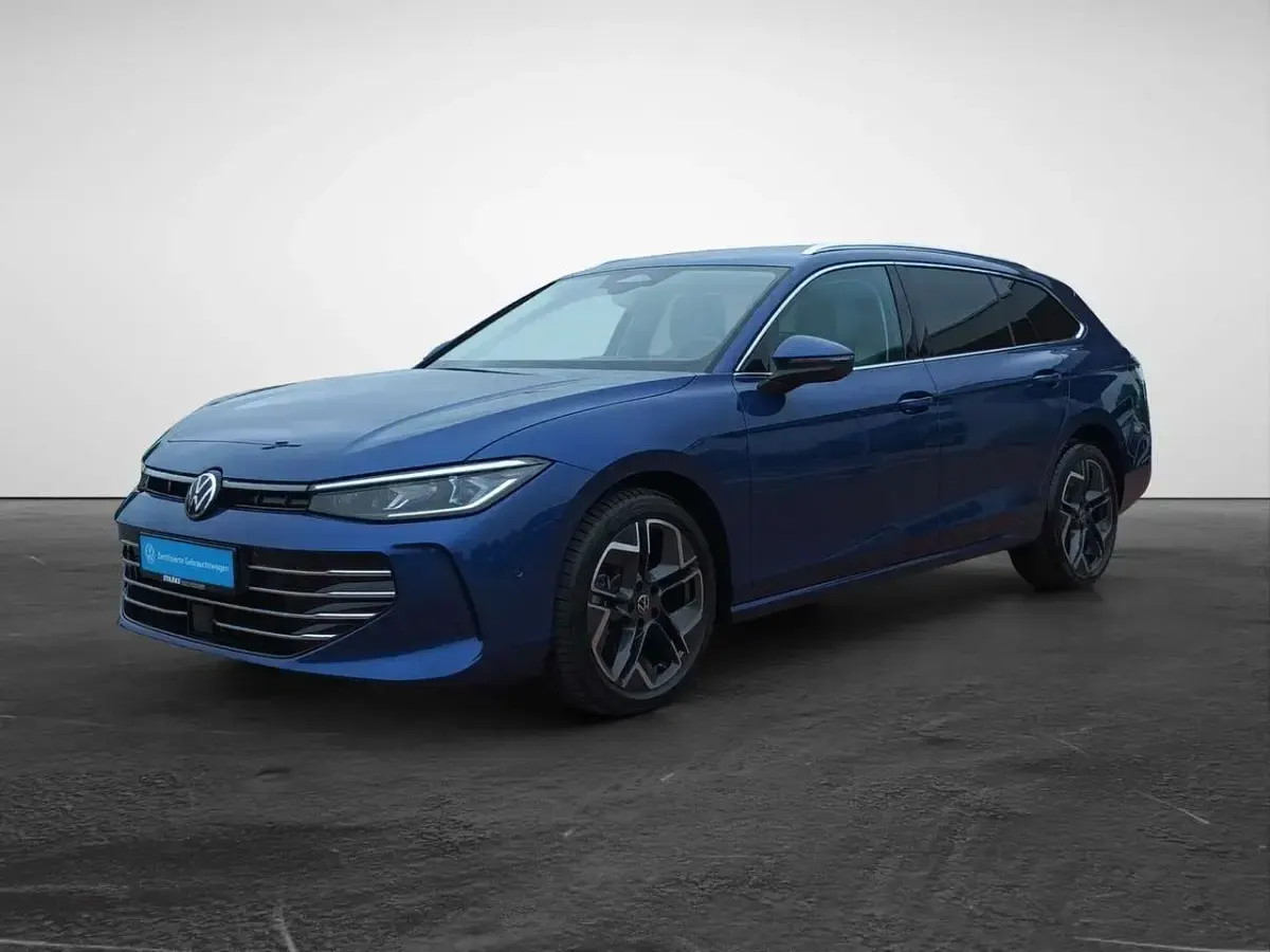 Gebraucht VW Passat Elegance 150 PS (110 kW) 2025 Blau Kombi