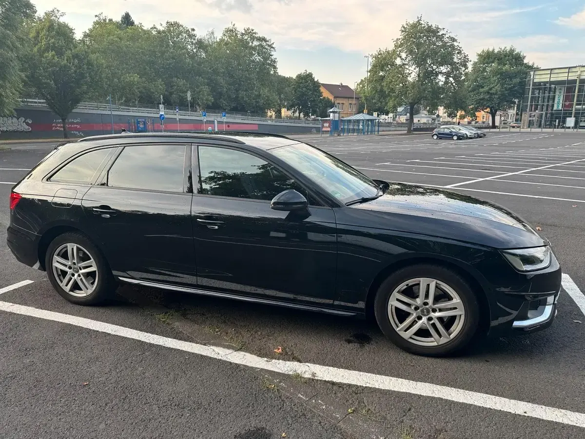 Gebraucht Audi A4 163 PS (119 kW) 2021 Schwarz Kombi