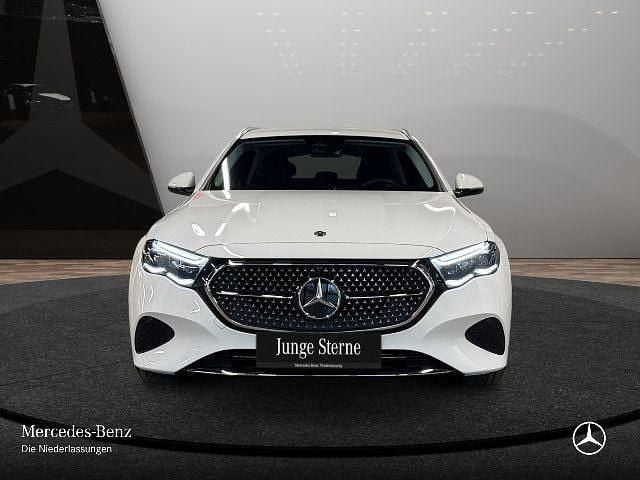 Gebraucht Mercedes E220 Avantgarde 197 PS (144 kW) 2025 Weiß Limousine