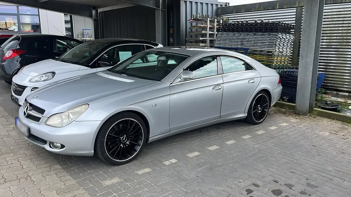 Gebraucht Mercedes CLS500 306 PS (225 kW) 2007 Silber Limousine