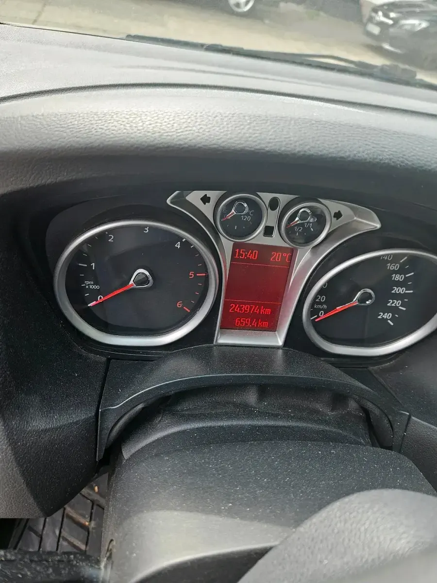 Gebraucht Ford Focus 2010 Silber Limousine