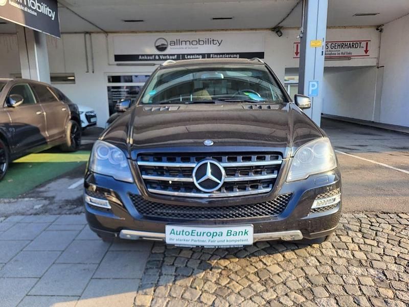 Gebraucht Mercedes ML350 231 PS (169 kW) 2010 Schwarz SUV
