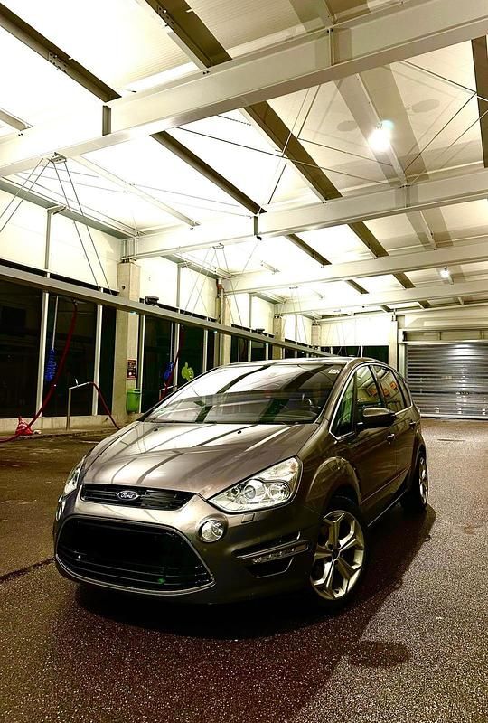 Gebraucht Ford S-MAX Titanium 200 PS (147 kW) 2012 Braun Van / Kleinbus