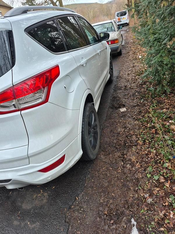 Gebraucht Ford Kuga Individual 150 PS (110 kW) 2014 Weiß SUV