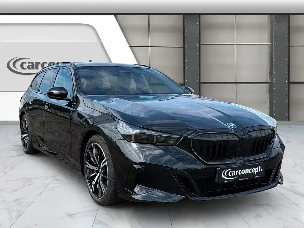 Gebraucht BMW 540 M Sport 303 PS (222 kW) 2025 Schwarz Kombi