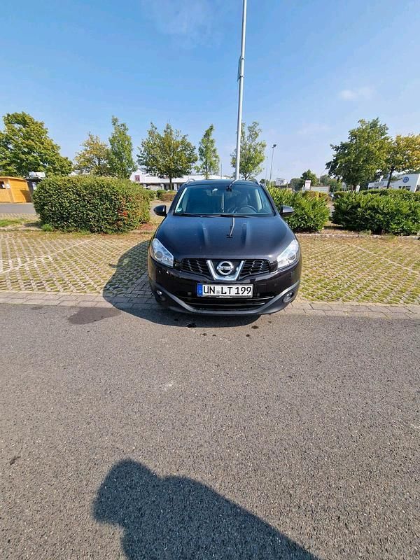 Violet Gebraucht 2011 Nissan Qashqai SUV | 9.199 € - Bild 1/4