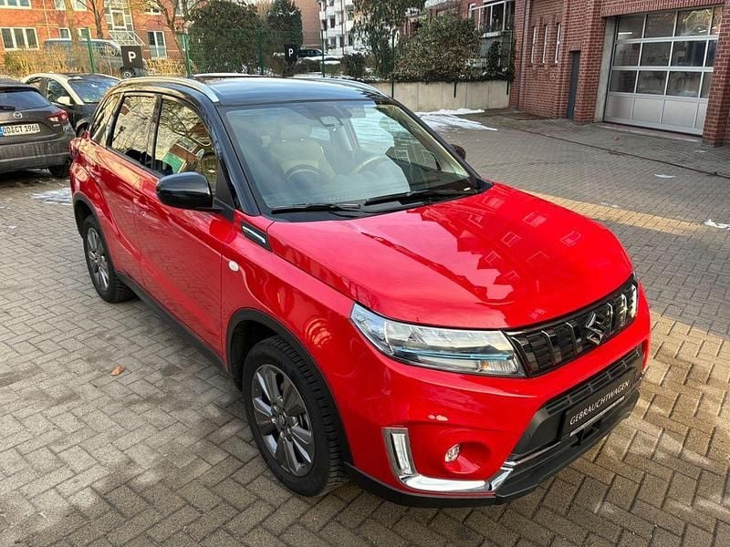 Gebraucht Suzuki Vitara Comfort 102 PS (75 kW) 2022 Rot SUV