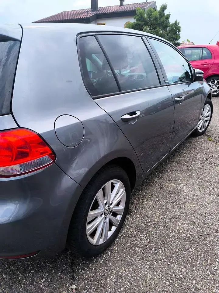Gebraucht VW Golf VI Style 105 PS (77 kW) 2011 United grey metallic Kleinwagen