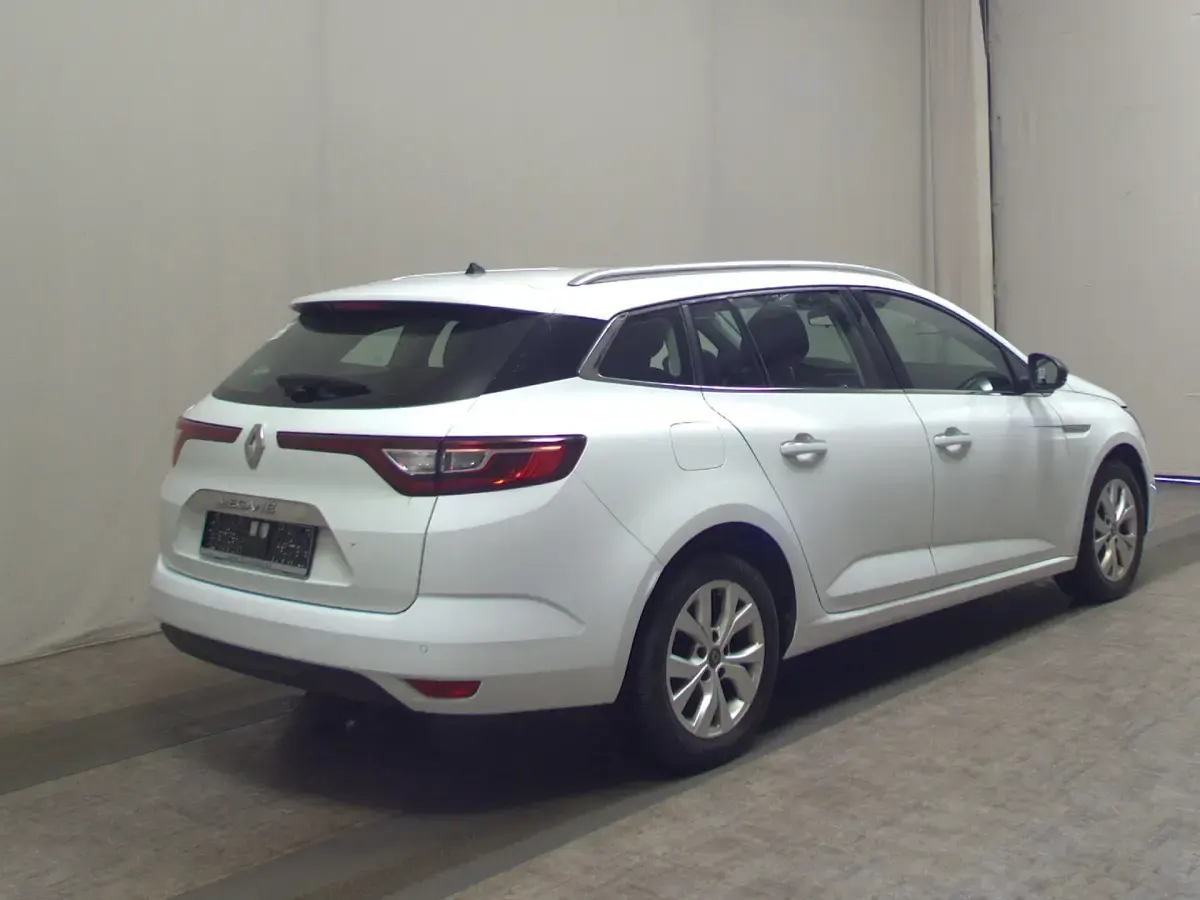 Gebraucht Renault Mégane IV LIMITED 140 PS (102 kW) 2020 Weiß Limousine