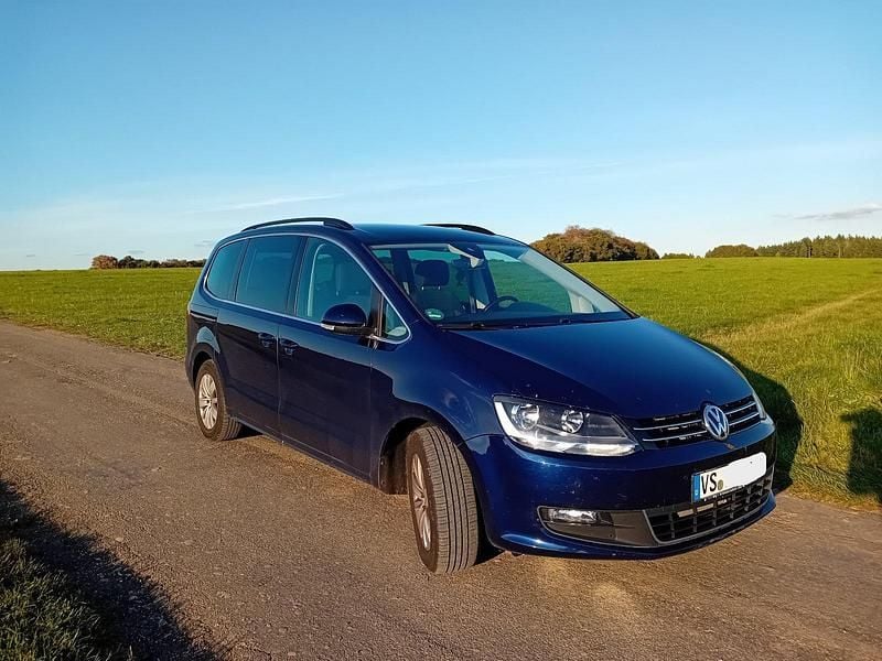 Blau Gebraucht 2019 VW Sharan Van / Kleinbus | 19.700 € (Guter Preis) - Bild 1/4