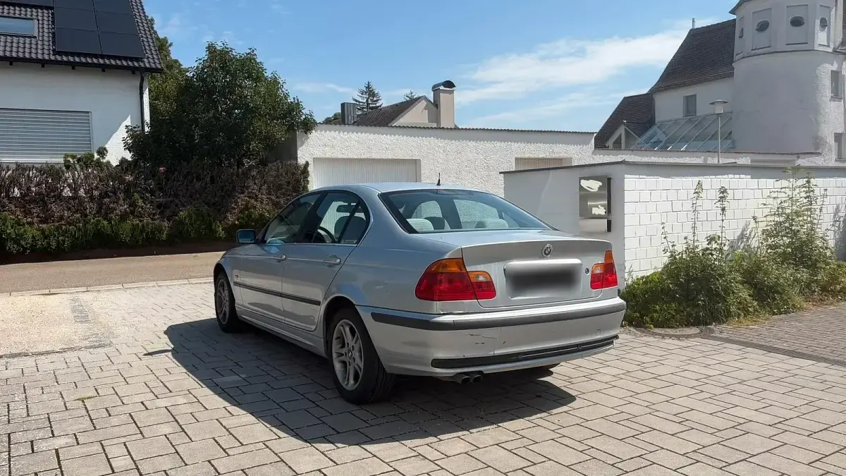 Gebraucht BMW 323 Basis 170 PS (125 kW) 1998 Silber Limousine