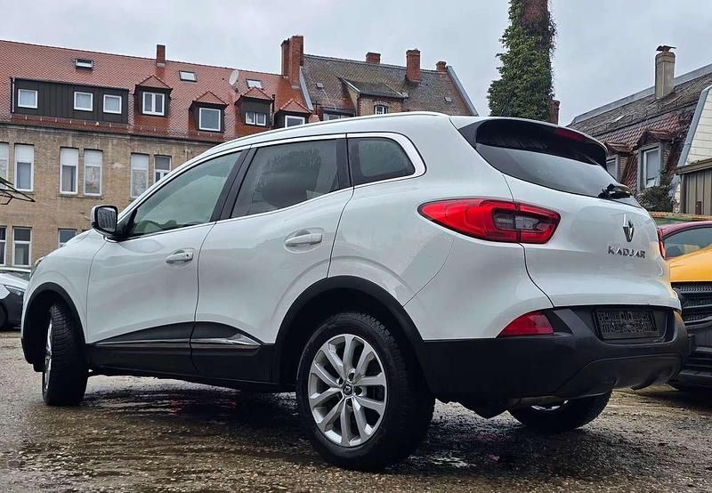 Gebraucht Renault Kadjar Experience 131 PS (96 kW) 2017 Gletscherweiss SUV