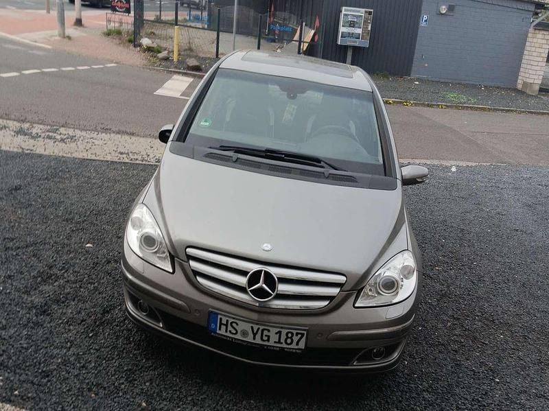 Gebraucht Mercedes B200 135 PS (99 kW) 2010 Grau Van / Kleinbus