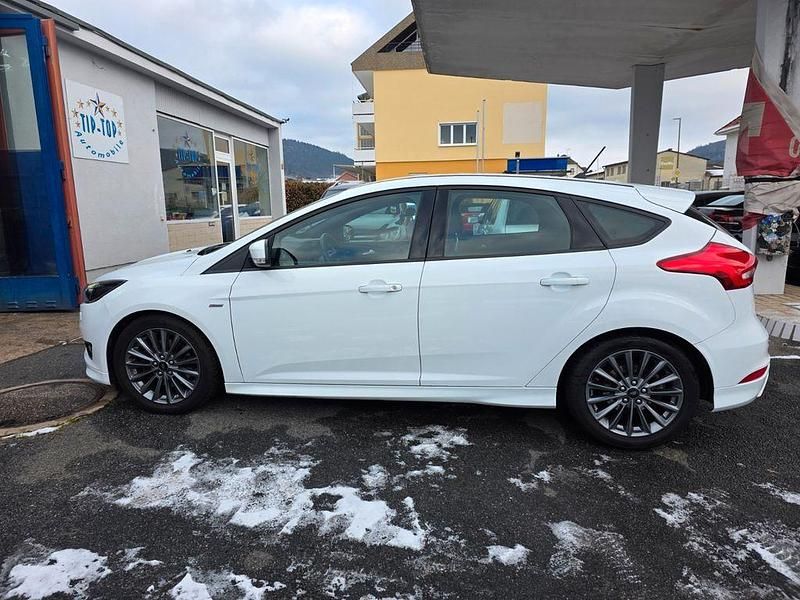 Second-hand Ford Focus ST-Line 182 CP (133 kW) 2018 Alb Berlinǎ