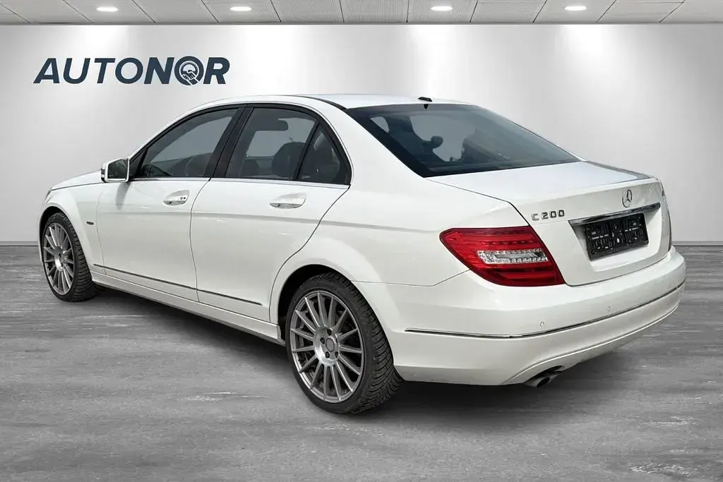 Gebraucht Mercedes C200 136 PS (100 kW) 2011 Weiß Limousine