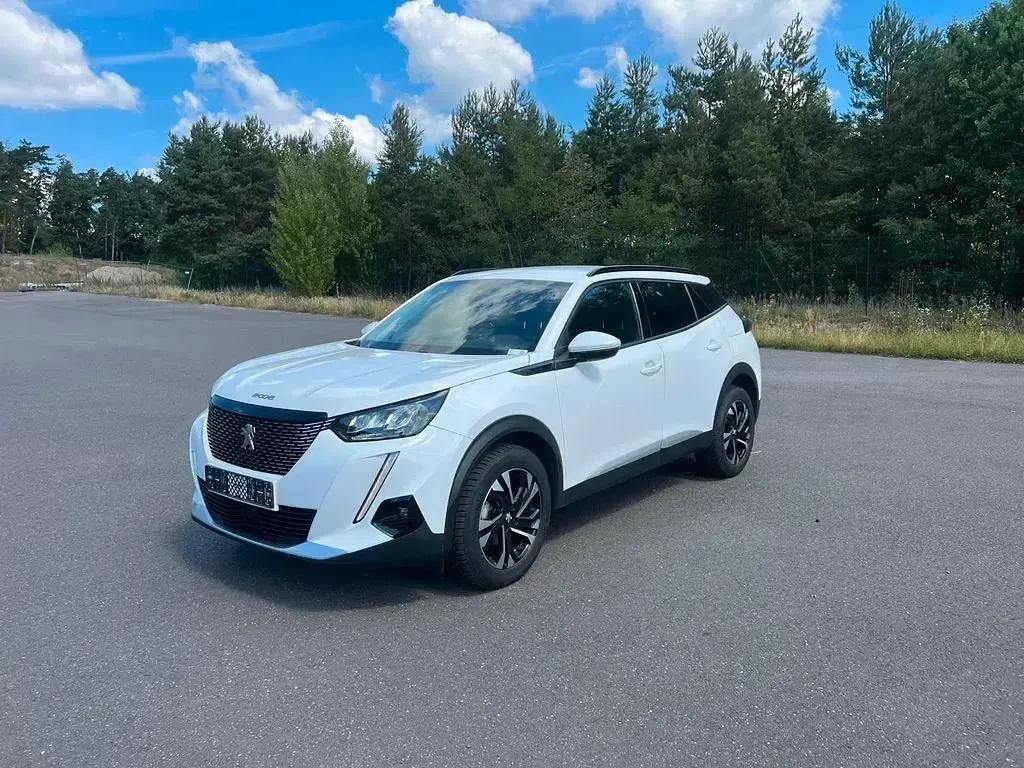 Gebraucht Peugeot 2008 Allure 131 PS (96 kW) 2022 Weiß SUV
