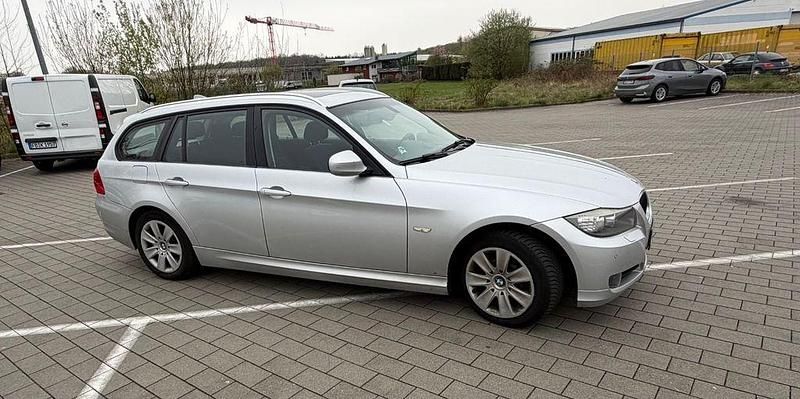 Gebraucht BMW 318 143 PS (105 kW) 2011 Silber Kombi