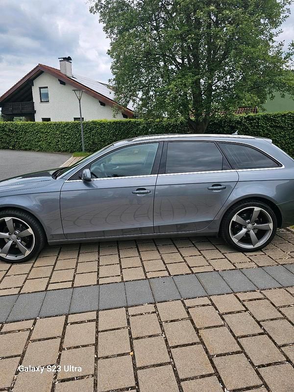Gebraucht Audi A4 143 PS (105 kW) 2013 Grau Kombi