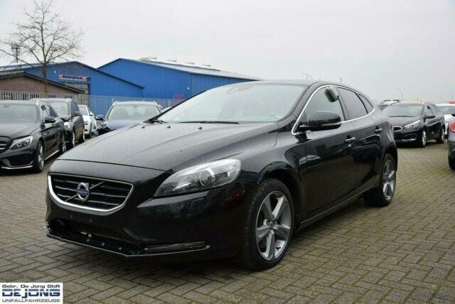 Gebraucht Volvo V40 Momentum 177 PS (130 kW) 2012 Schwarz metallic Kombi
