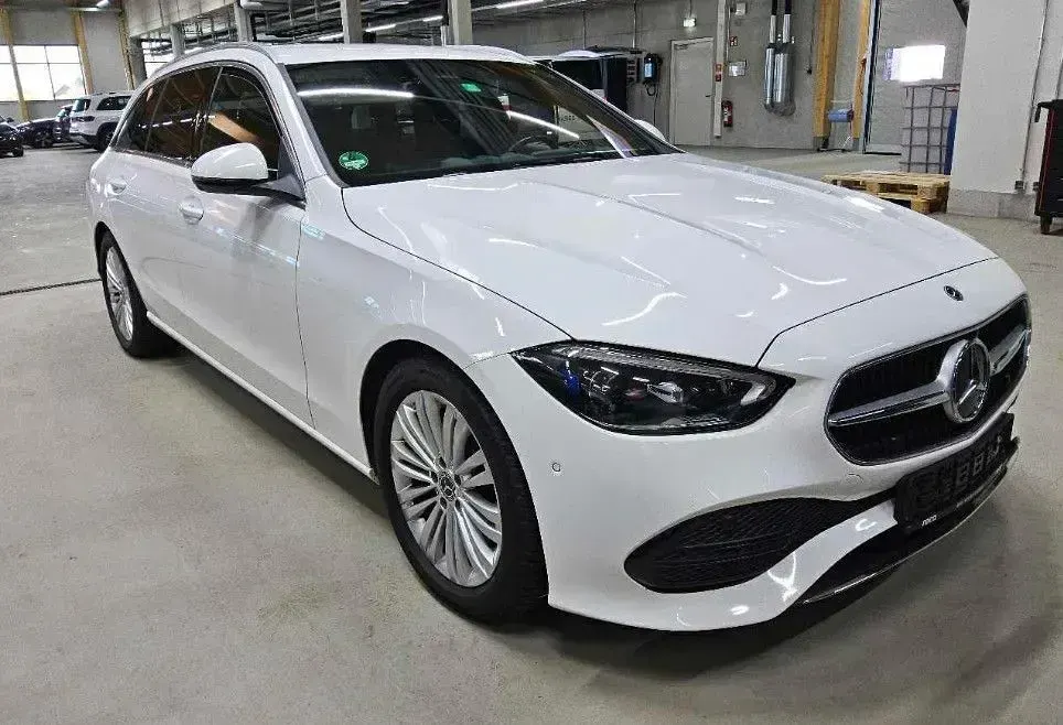 Gebraucht Mercedes 200 186 PS (136 kW) 2023 Weiß Limousine