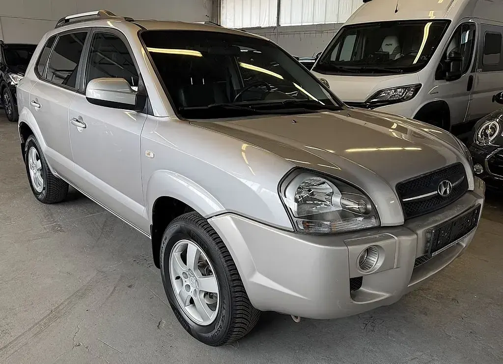 Gebraucht Hyundai Tucson GLS 141 PS (103 kW) 2005 Silber SUV