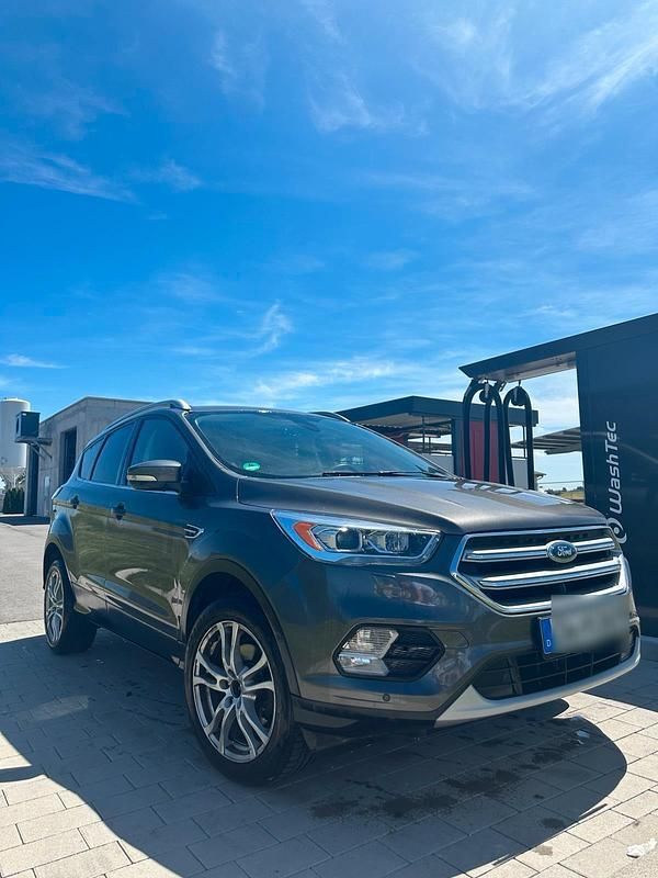 Grau Gebraucht 2017 Ford Kuga SUV | 11.000 € (Fairer Preis) - Bild 1/4
