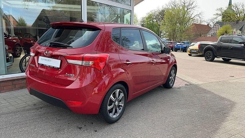 Gebraucht Hyundai ix20 Space 125 PS (91 kW) 2019 Rot Kleinwagen