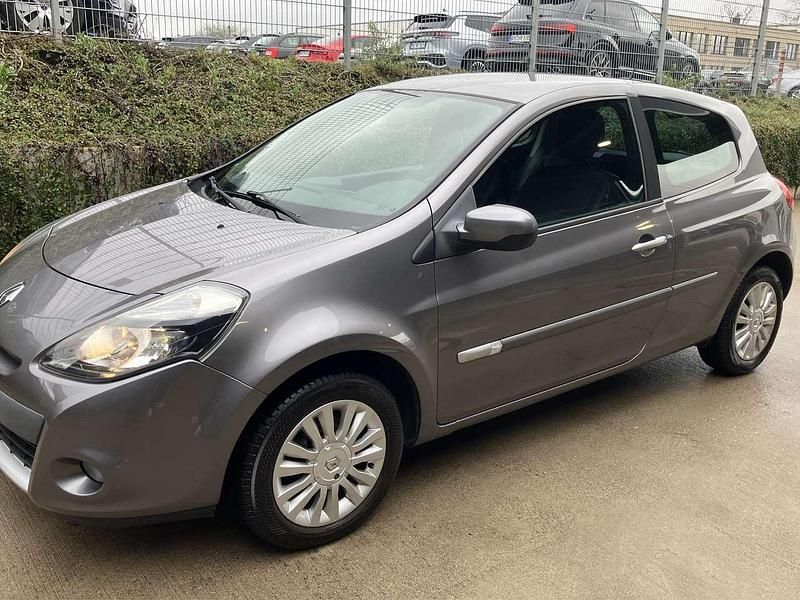 Gebraucht Renault Clio II Dynamique 103 PS (75 kW) 2011 Limousine
