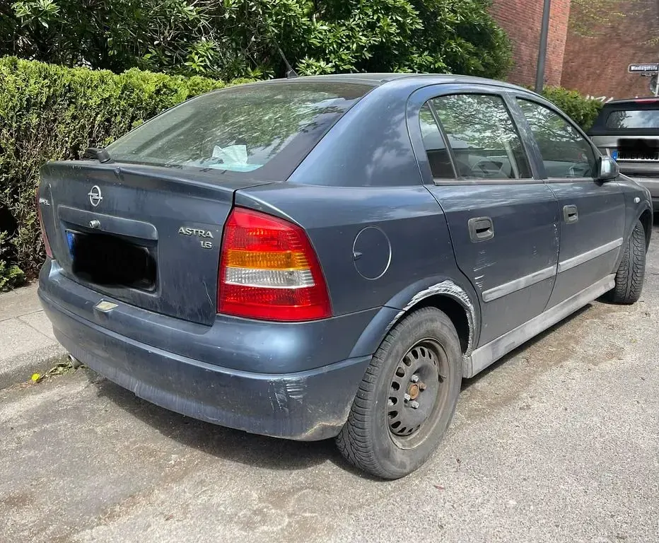 Gebraucht Opel Astra 75 PS (55 kW) 1999 Blau Limousine