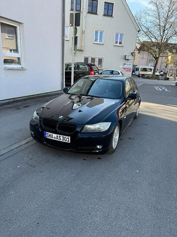 Schwarz Gebraucht 2009 BMW 318 Limousine | 1.850 € (Superpreis) - Bild 1/4