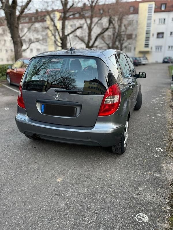 Gebraucht Mercedes A160 95 PS (69 kW) 2011 Grau Kleinwagen