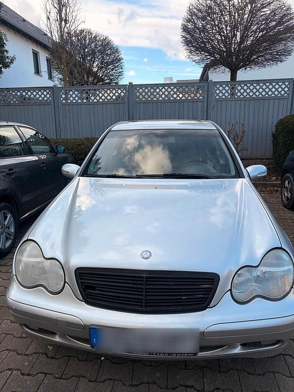 Gebraucht Mercedes C220 147 PS (108 kW) 2003 Silber Limousine