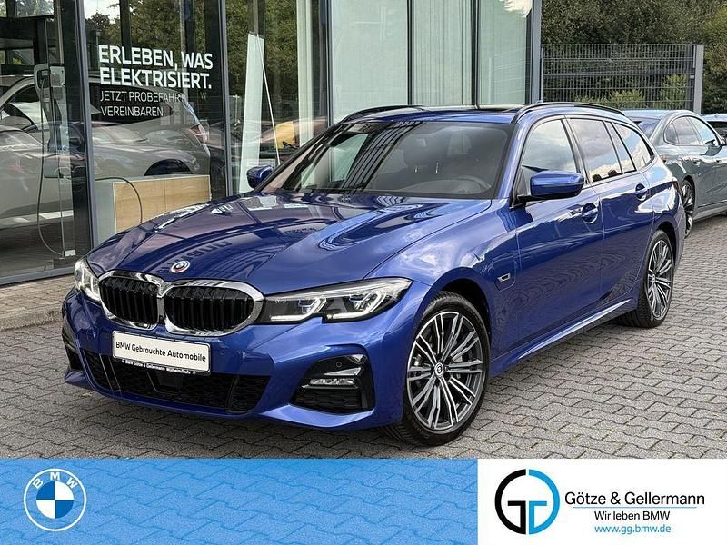 Blau Gebraucht 2022 BMW 330e M Sport Kombi | 33.440 € (Fairer Preis) - Bild 1/4