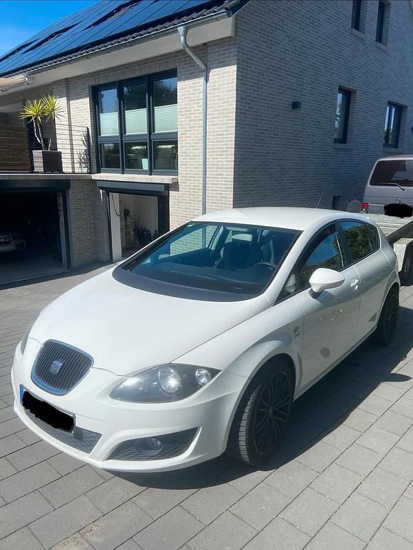 Usata Seat Leon 105 CV (77 kW) 2010 Bianco Utilitaria