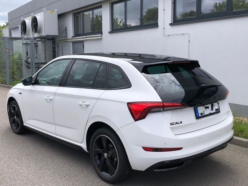 Weiß Gebraucht 2022 Skoda Scala Monte Carlo Kleinwagen | 17.999 € (Fairer Preis) - Bild 1/4